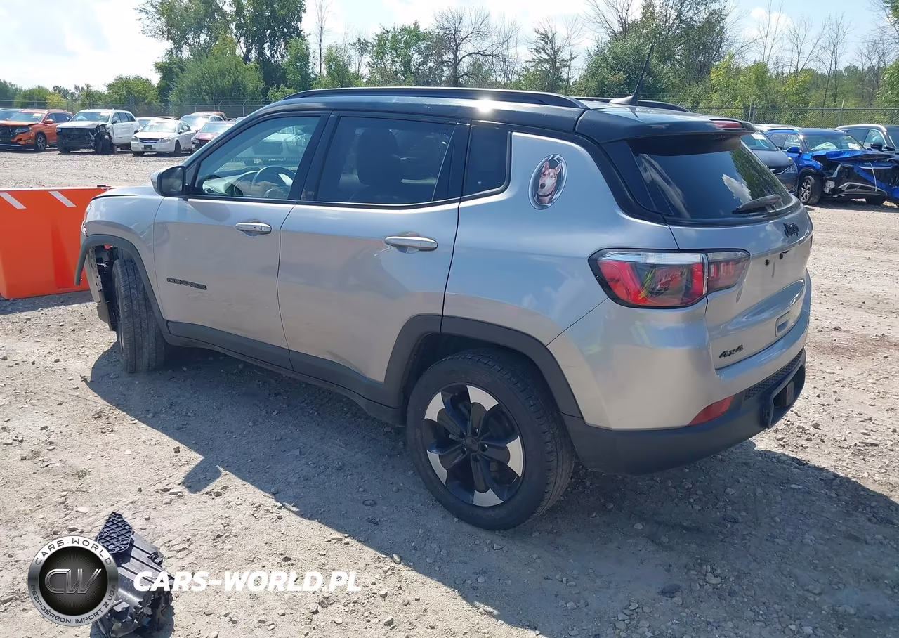 2019 Jeep Compass Altitude 4X4 VIN:3C4NJDBBXKT621292 - 3