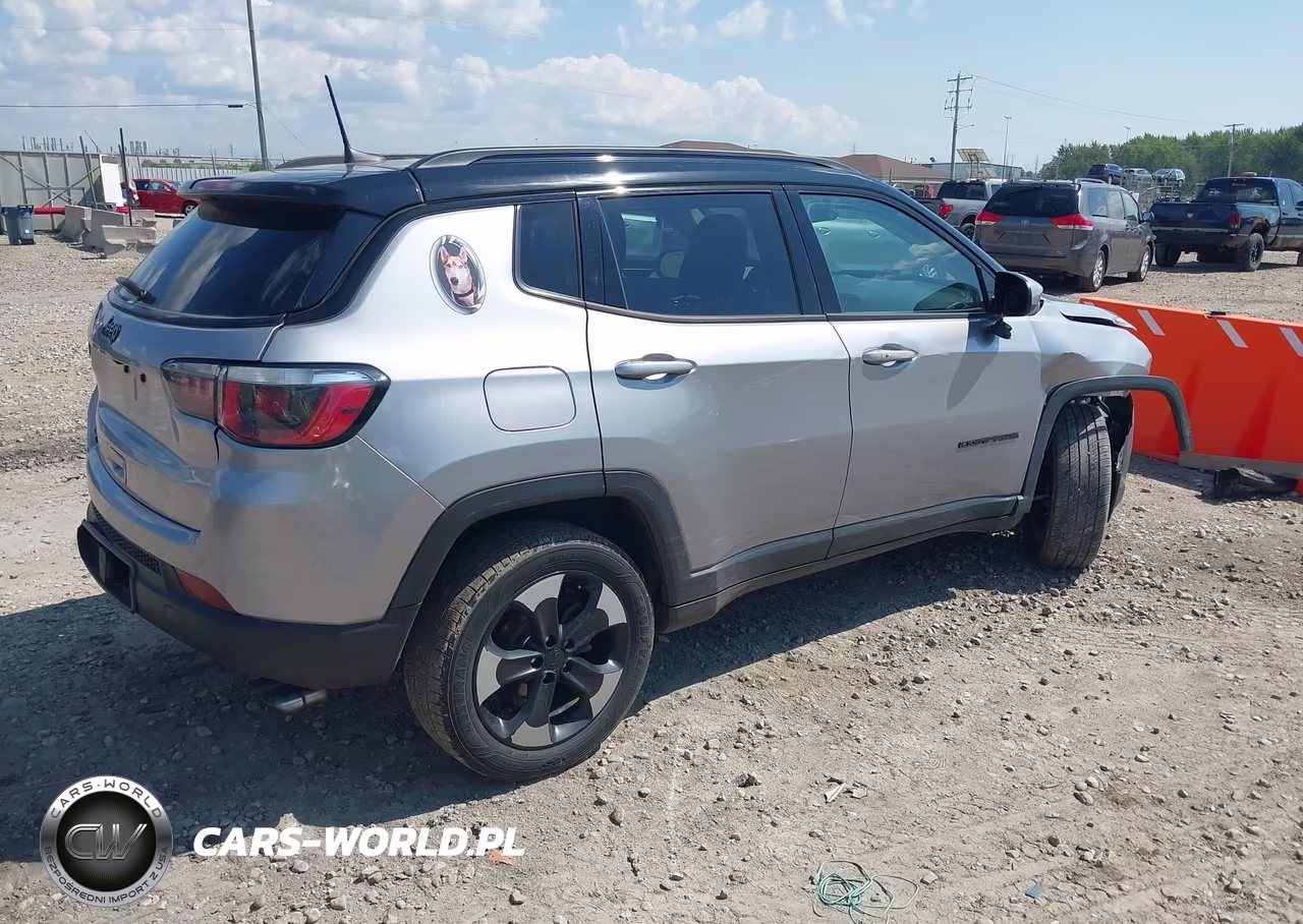 2019 Jeep Compass Altitude 4X4 VIN:3C4NJDBBXKT621292 - 4