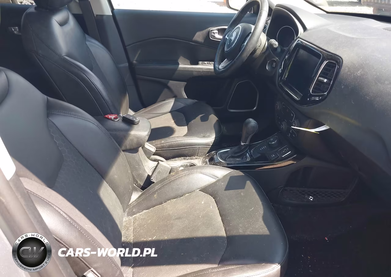 2019 Jeep Compass Altitude 4X4 VIN:3C4NJDBBXKT621292 - 5