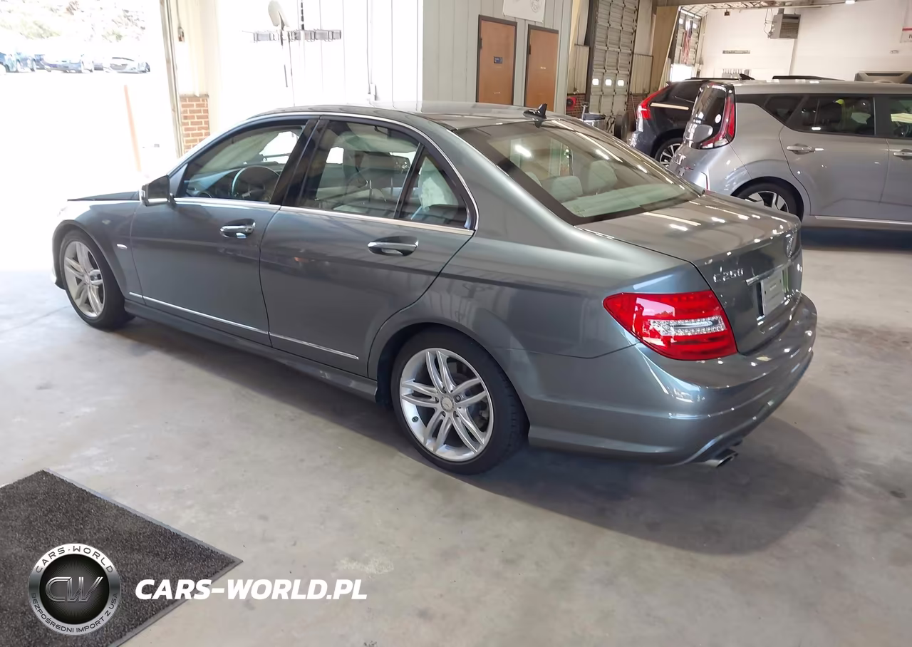 2012 Mercedes-Benz C 250 Sport VIN:WDDGF4HBXCR235733 - 3