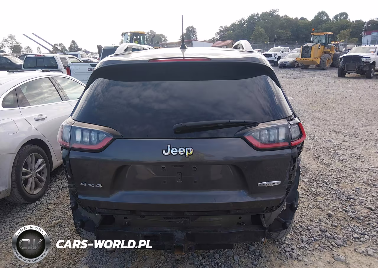 2019 Jeep Cherokee Latitude Plus 4X4 VIN:1C4PJMLB6KD198868 - 17