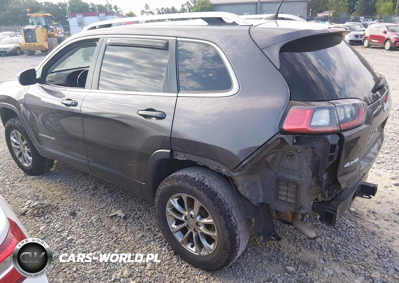 2019 Jeep Cherokee Latitude Plus 4X4 VIN:1C4PJMLB6KD198868 - 3
