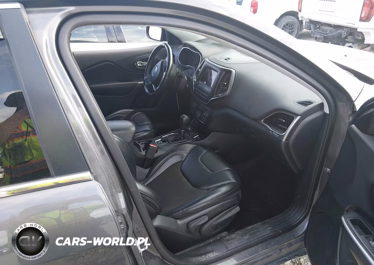 2019 Jeep Cherokee Latitude Plus 4X4 VIN:1C4PJMLB6KD198868 - 5
