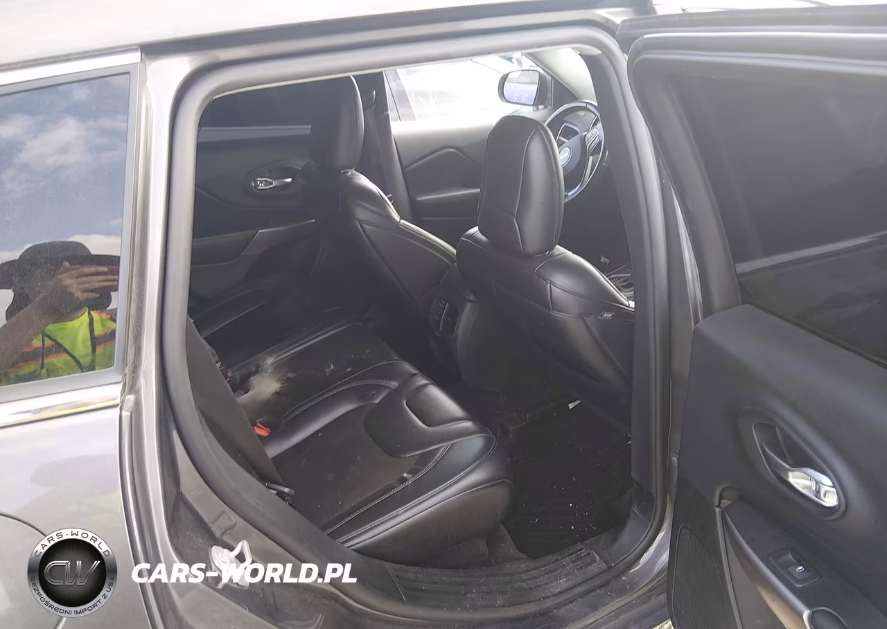 2019 Jeep Cherokee Latitude Plus 4X4 VIN:1C4PJMLB6KD198868 - 8
