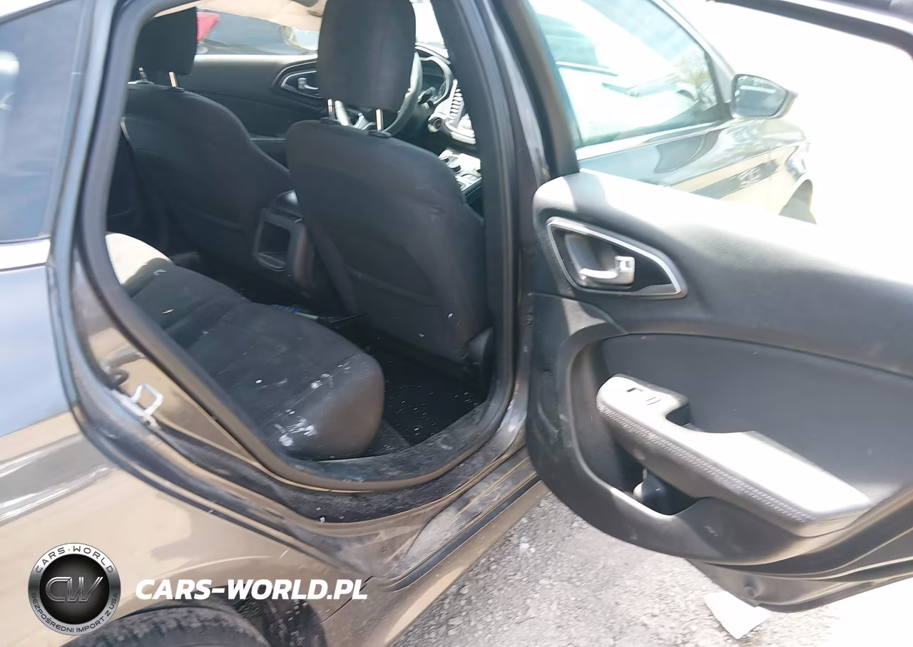 2015 Chrysler 200 Limited VIN:1C3CCCAB4FN677736 - 7