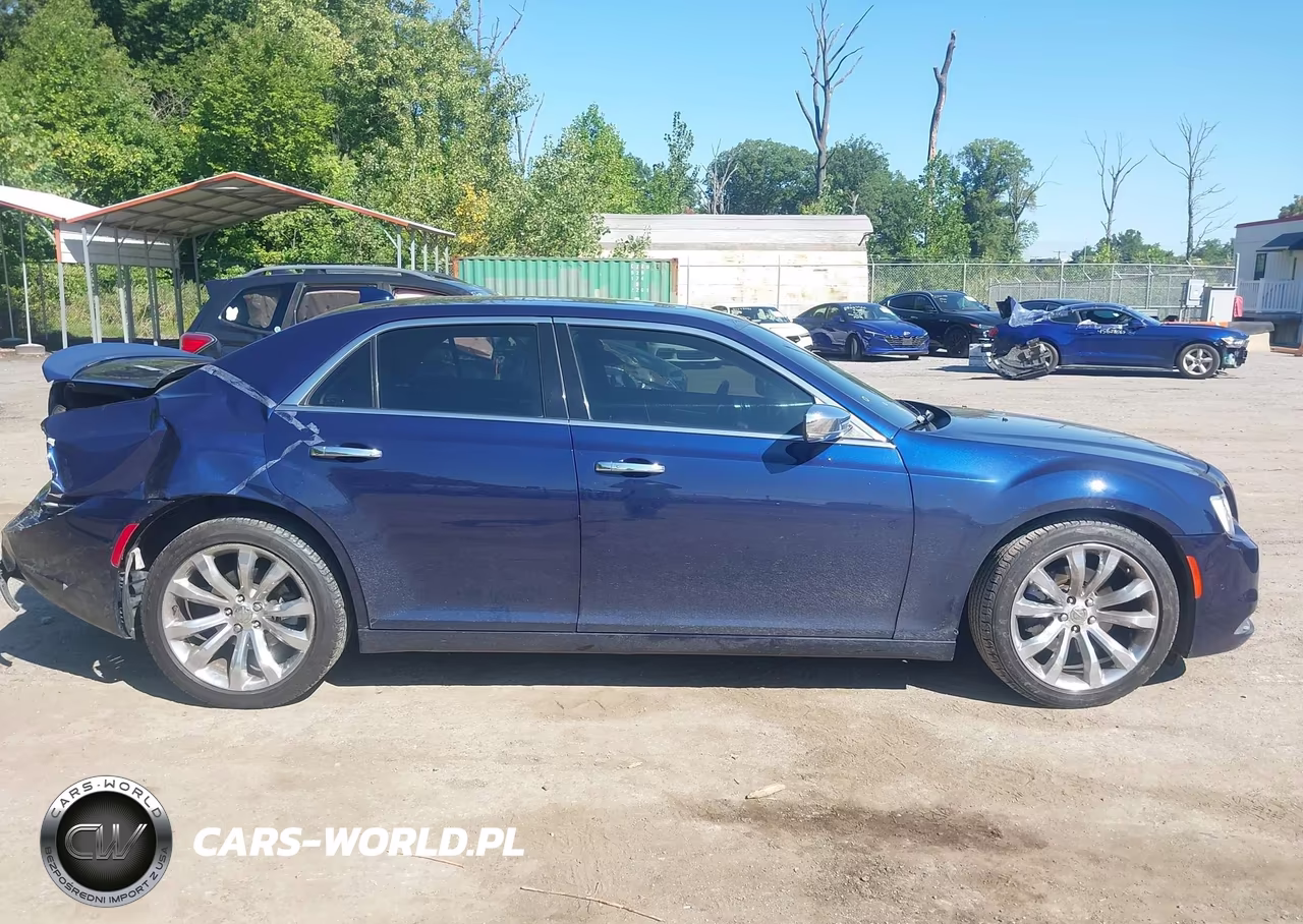 2015 Chrysler 300C VIN:2C3CCAET0FH756692 - 13