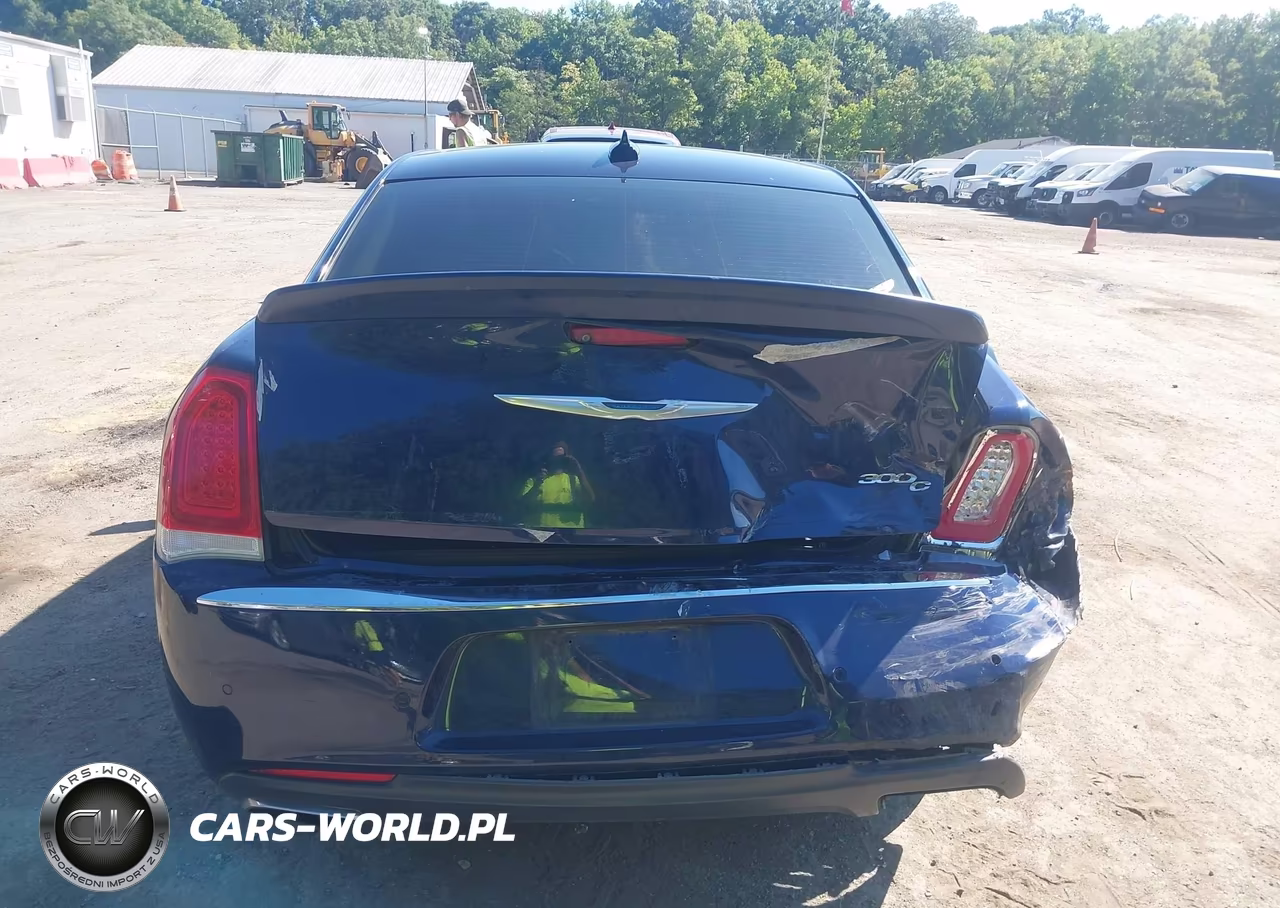 2015 Chrysler 300C VIN:2C3CCAET0FH756692 - 16