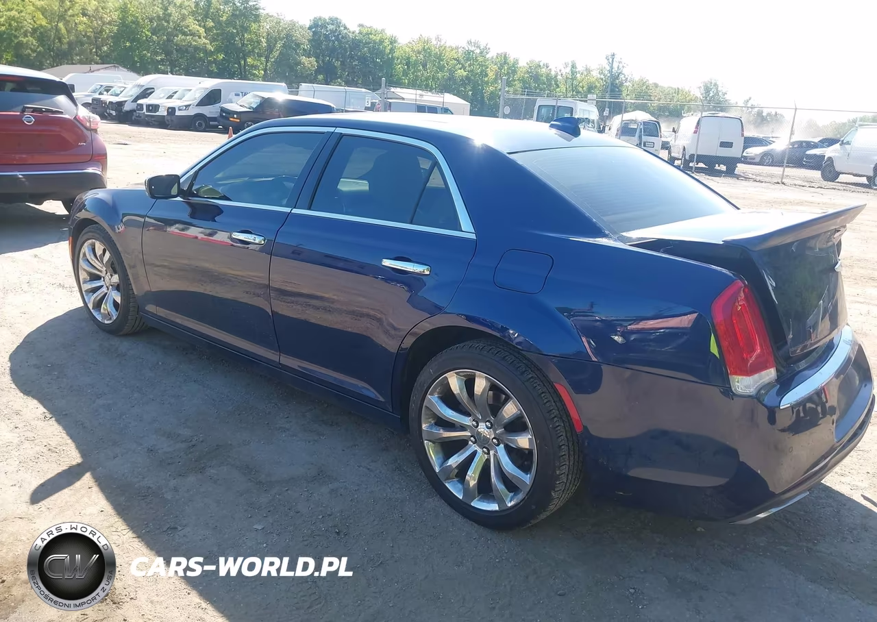 2015 Chrysler 300C VIN:2C3CCAET0FH756692 - 3