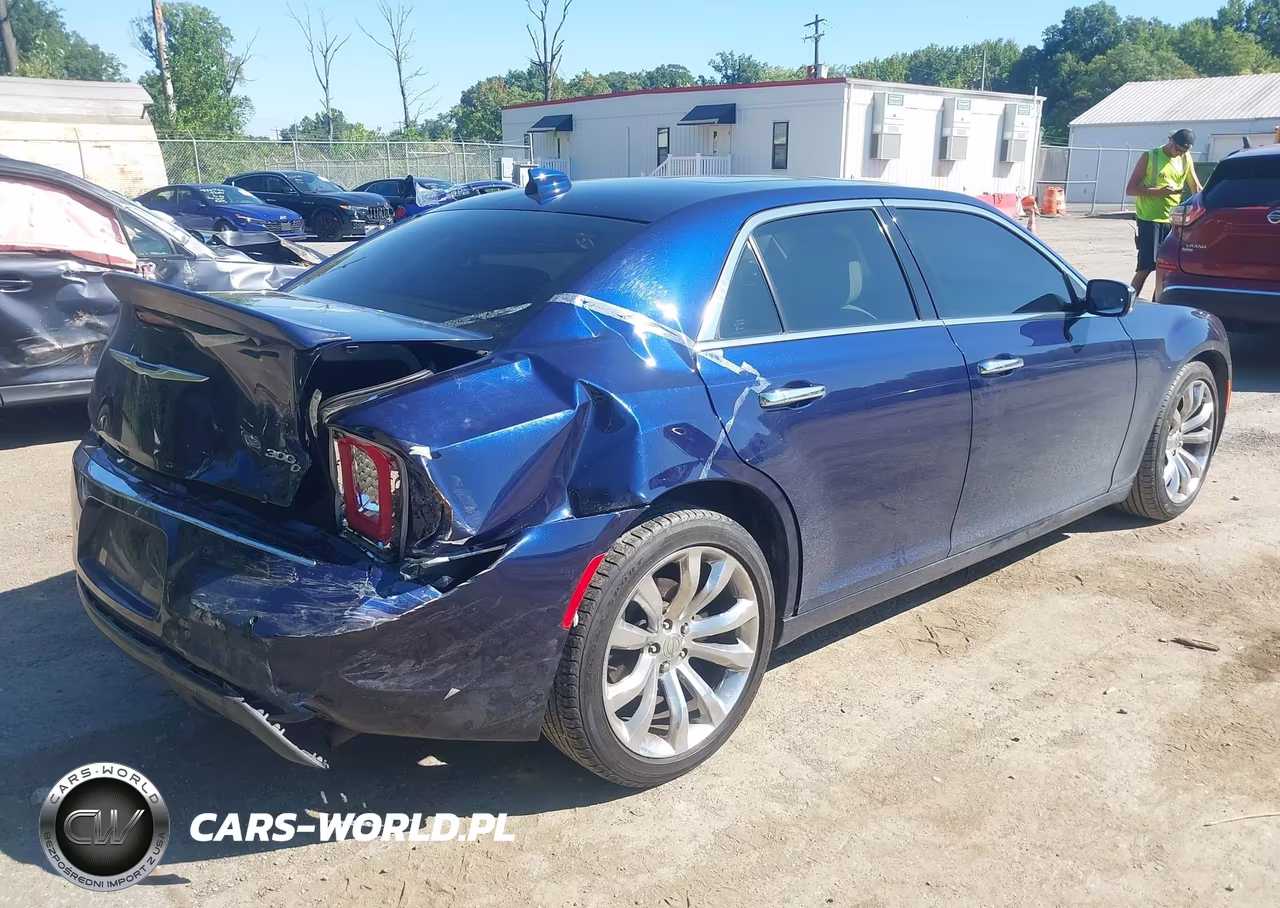 2015 Chrysler 300C VIN:2C3CCAET0FH756692 - 4
