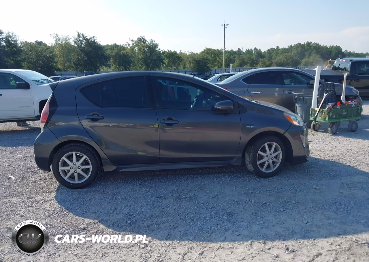2017 Toyota Prius C One VIN:JTDKDTB35H1592748 - 13