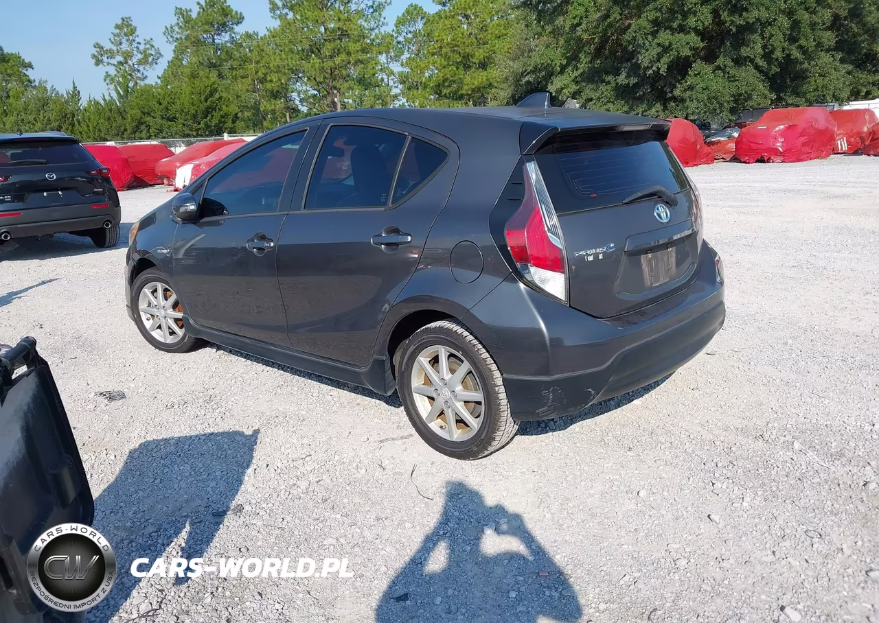 2017 Toyota Prius C One VIN:JTDKDTB35H1592748 - 3