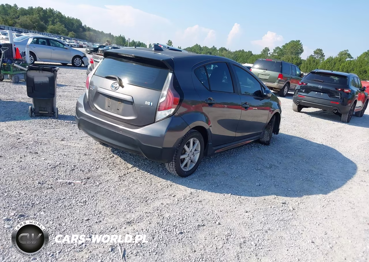 2017 Toyota Prius C One VIN:JTDKDTB35H1592748 - 4