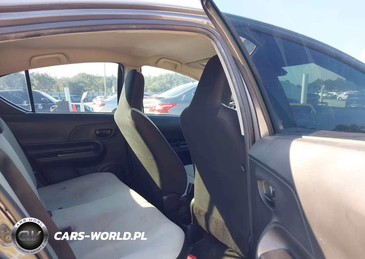 2017 Toyota Prius C One VIN:JTDKDTB35H1592748 - 8