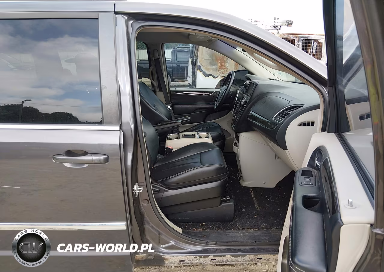 2015 Chrysler Town & Country Touring VIN:2C4RC1BG0FR538565 - 5