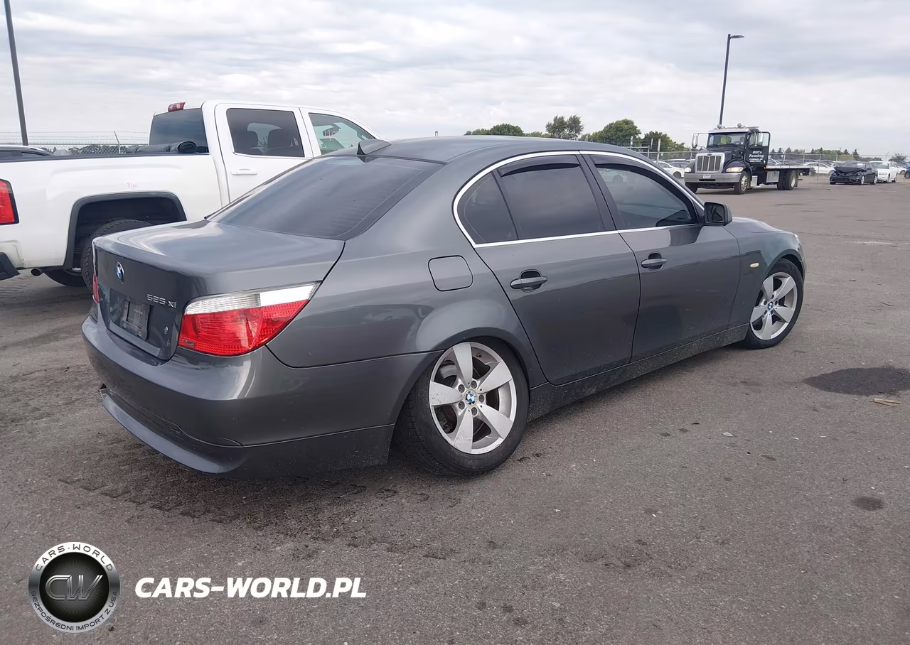 2007 BMW 525Xi VIN:WBANF33577B999340 - 4