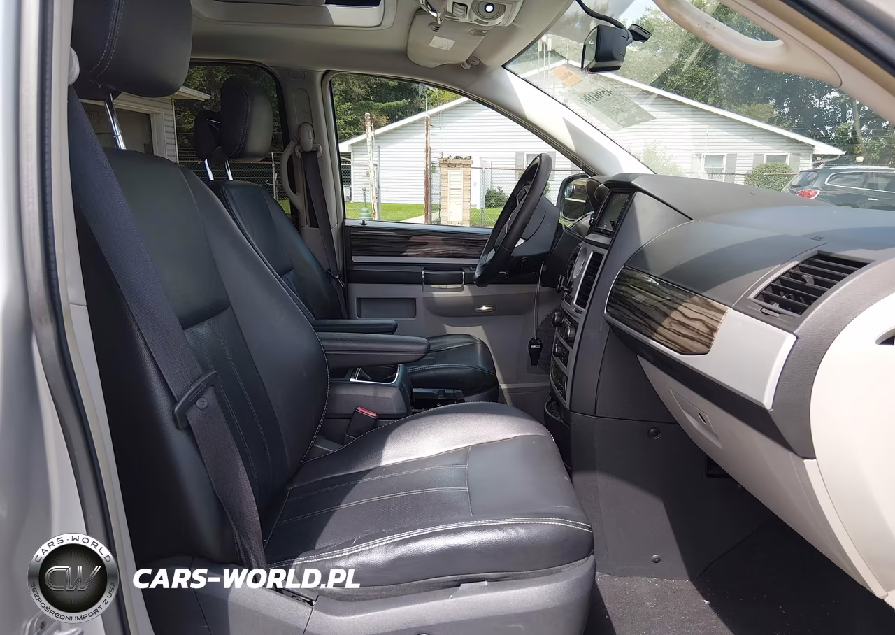 2010 Chrysler Town & Country Touring VIN:2A4RR5DX2AR290387 - 5
