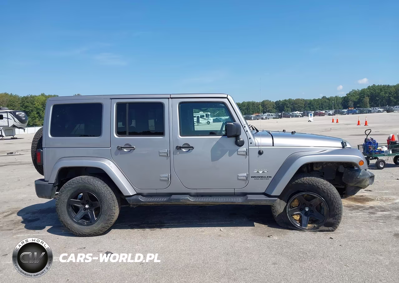 2017 Jeep Wrangler Unlimited Sahara 4X4 VIN:1C4BJWEG5HL696752 - 13