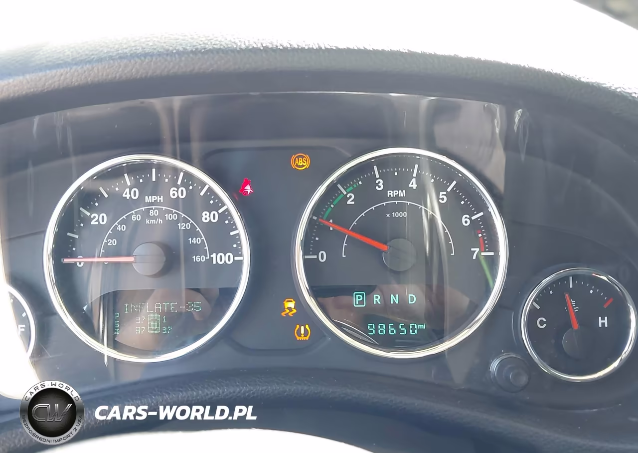 2017 Jeep Wrangler Unlimited Sahara 4X4 VIN:1C4BJWEG5HL696752 - 15