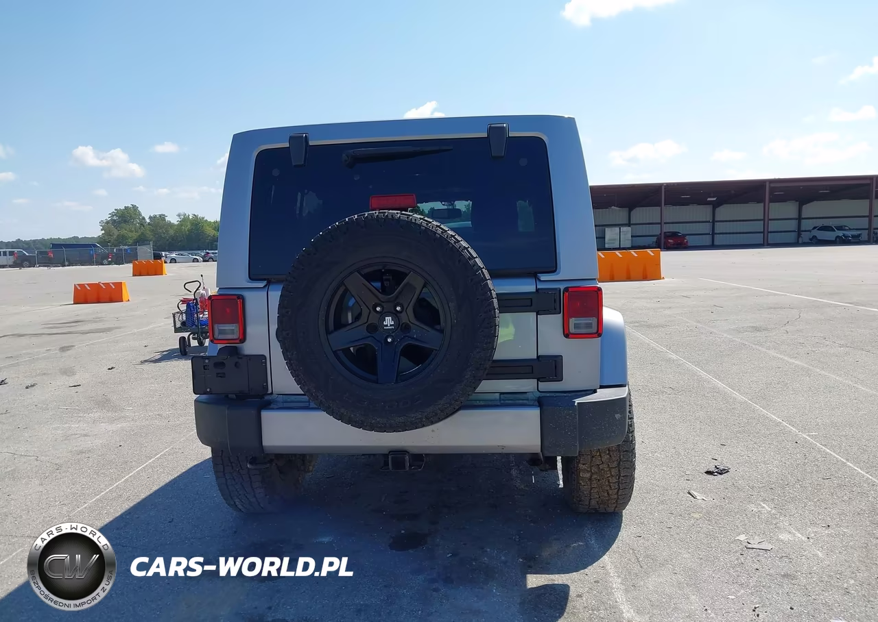 2017 Jeep Wrangler Unlimited Sahara 4X4 VIN:1C4BJWEG5HL696752 - 16