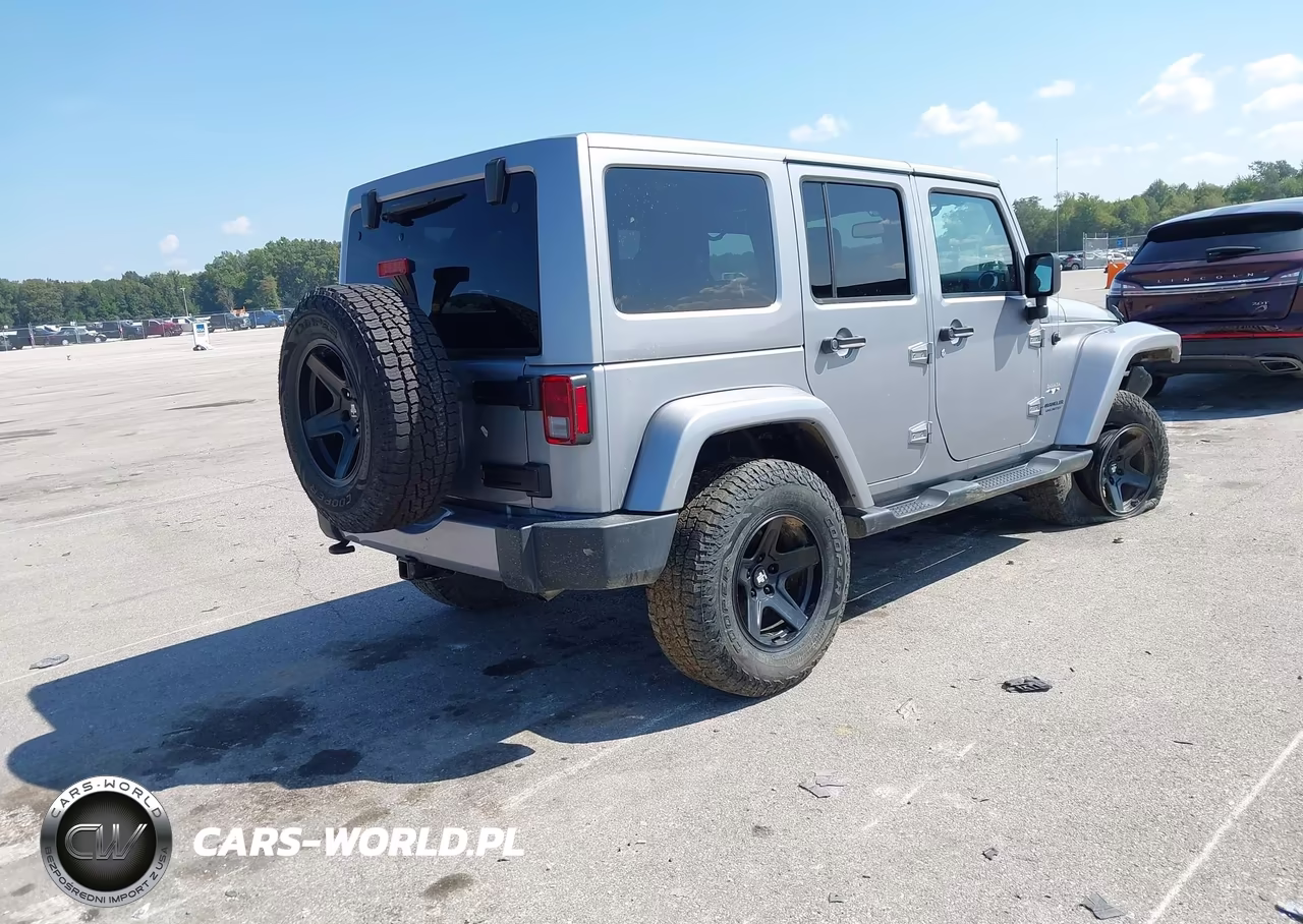 2017 Jeep Wrangler Unlimited Sahara 4X4 VIN:1C4BJWEG5HL696752 - 4