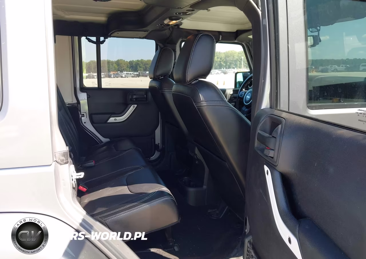 2017 Jeep Wrangler Unlimited Sahara 4X4 VIN:1C4BJWEG5HL696752 - 8