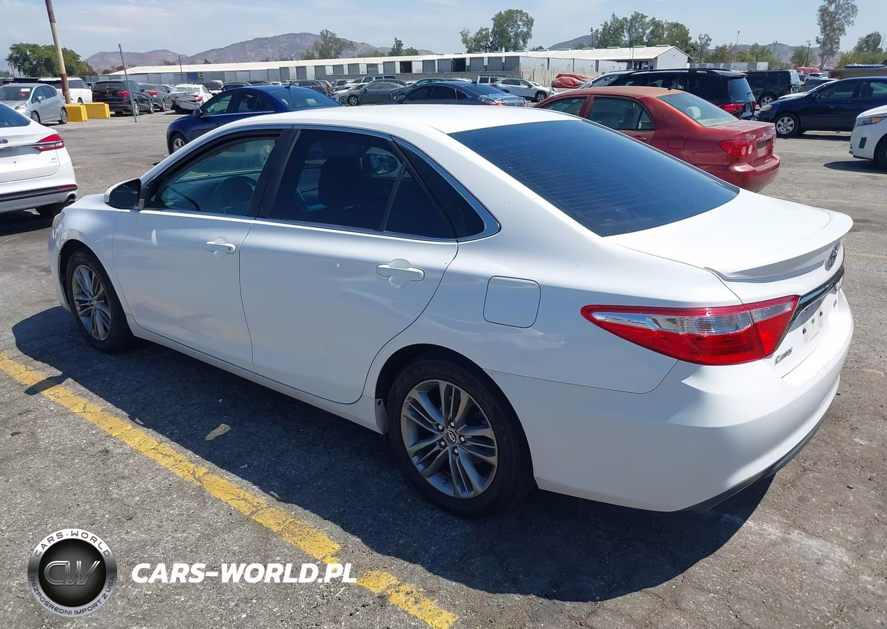 2015 Toyota Camry Se VIN:4T1BF1FK3FU902323 - 3