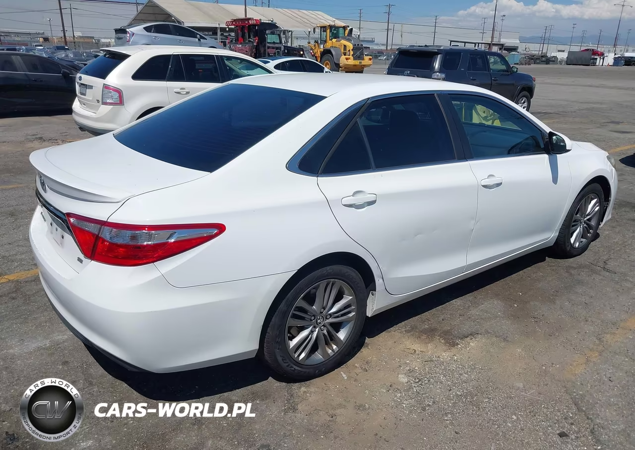 2015 Toyota Camry Se VIN:4T1BF1FK3FU902323 - 4