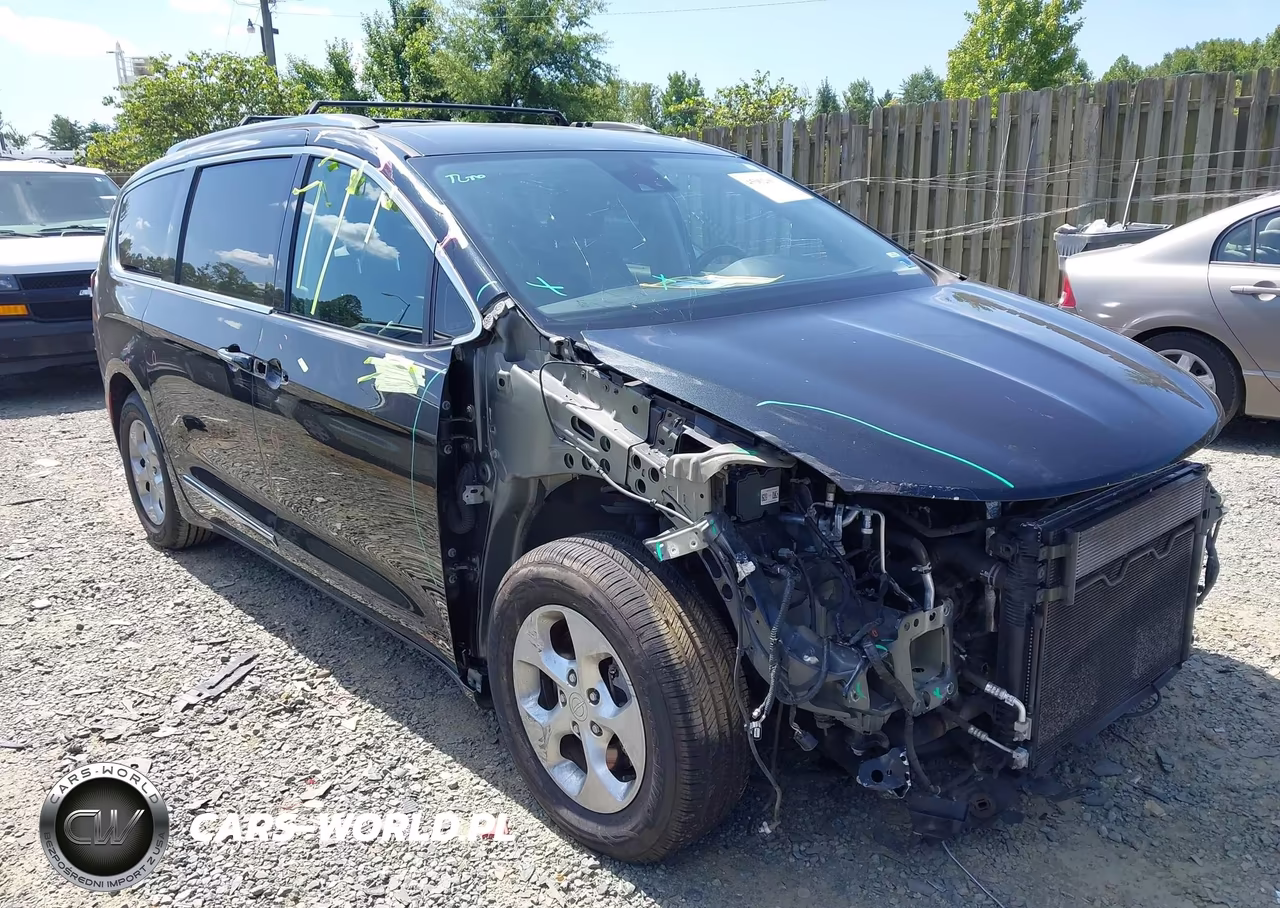 2017 Chrysler Pacifica Touring-L Plus – zdjęcie 1 z 16