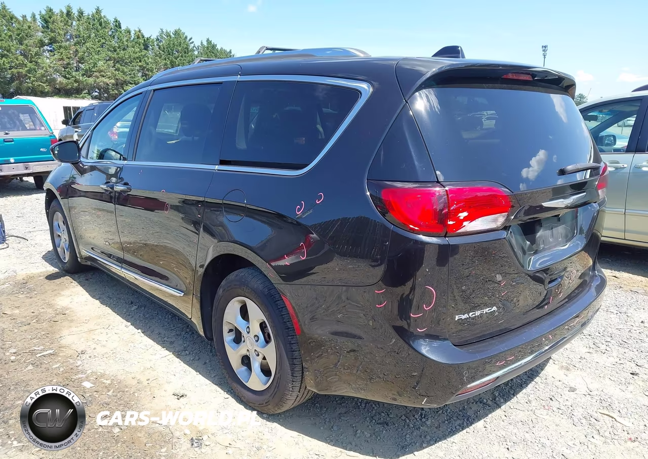 2017 Chrysler Pacifica Touring-L Plus VIN:2C4RC1EG1HR622361 - 3