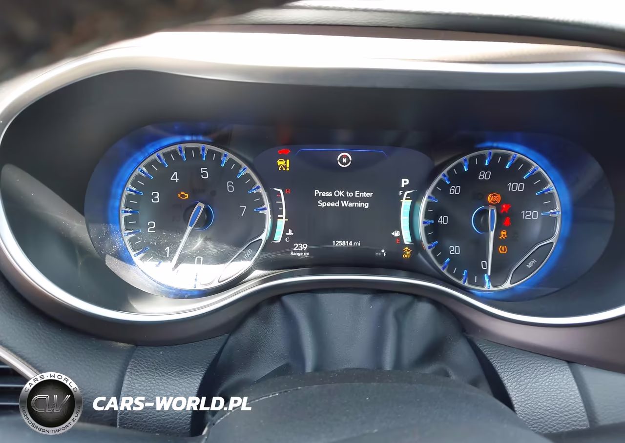 2017 Chrysler Pacifica Touring-L Plus VIN:2C4RC1EG1HR622361 - 7