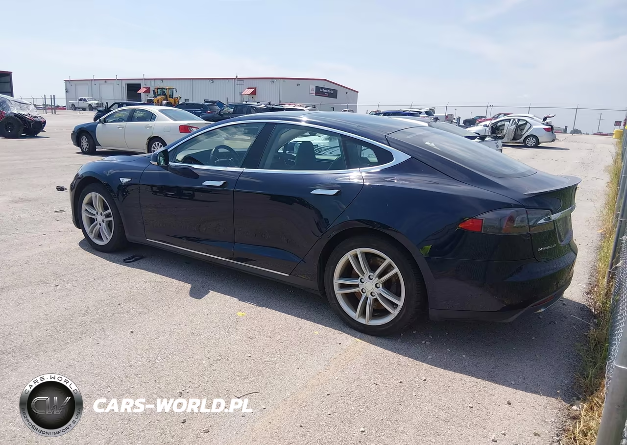 2013 Tesla Model S Performance VIN:5YJSA1DP7DFP06943 - 3