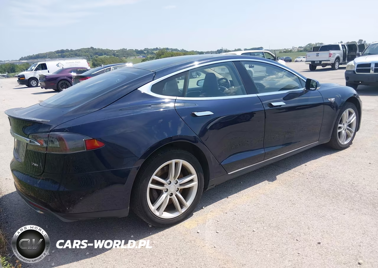 2013 Tesla Model S Performance VIN:5YJSA1DP7DFP06943 - 4