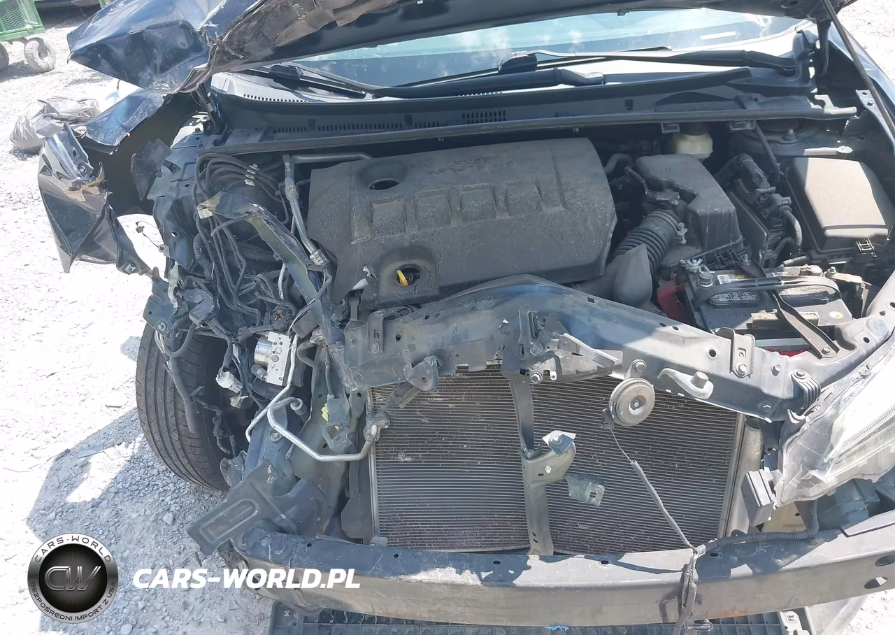 2018 Toyota Corolla Le VIN:5YFBURHE4JP831557 - 10
