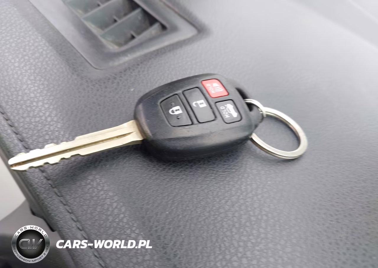2018 Toyota Corolla Le VIN:5YFBURHE4JP831557 - 11