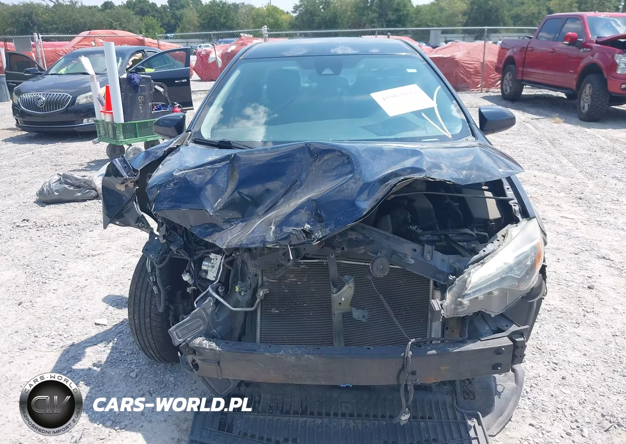 2018 Toyota Corolla Le VIN:5YFBURHE4JP831557 - 12