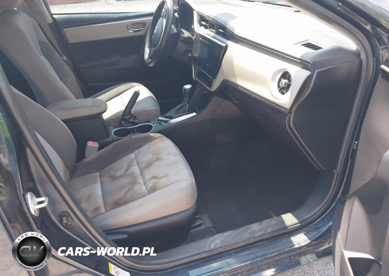 2018 Toyota Corolla Le VIN:5YFBURHE4JP831557 - 5
