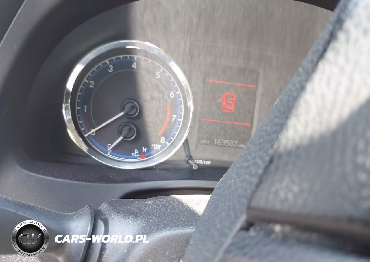 2018 Toyota Corolla Le VIN:5YFBURHE4JP831557 - 7