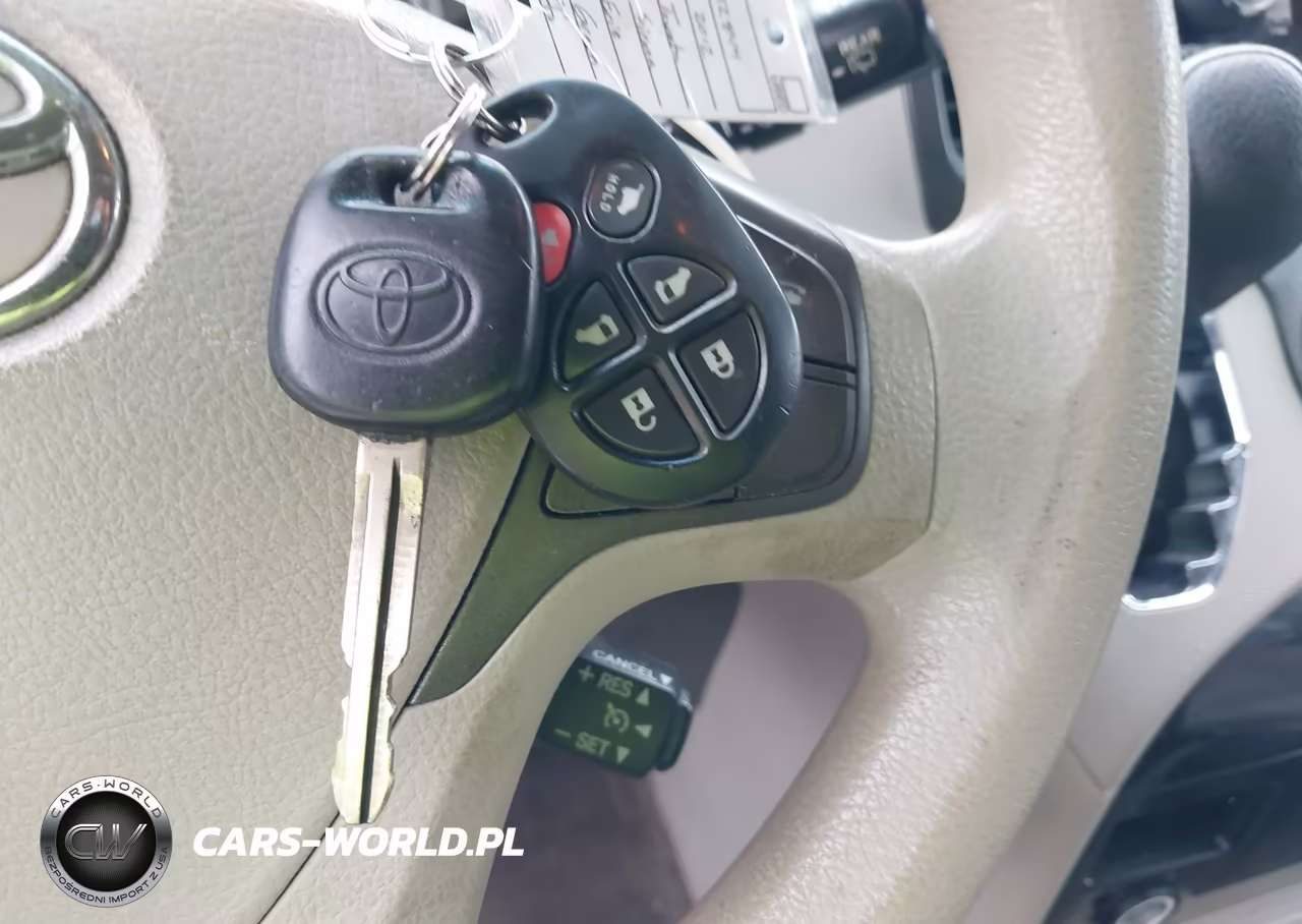 2012 Toyota Sienna Le V6 8 Passenger VIN:5TDKK3DC1CS199649 - 11