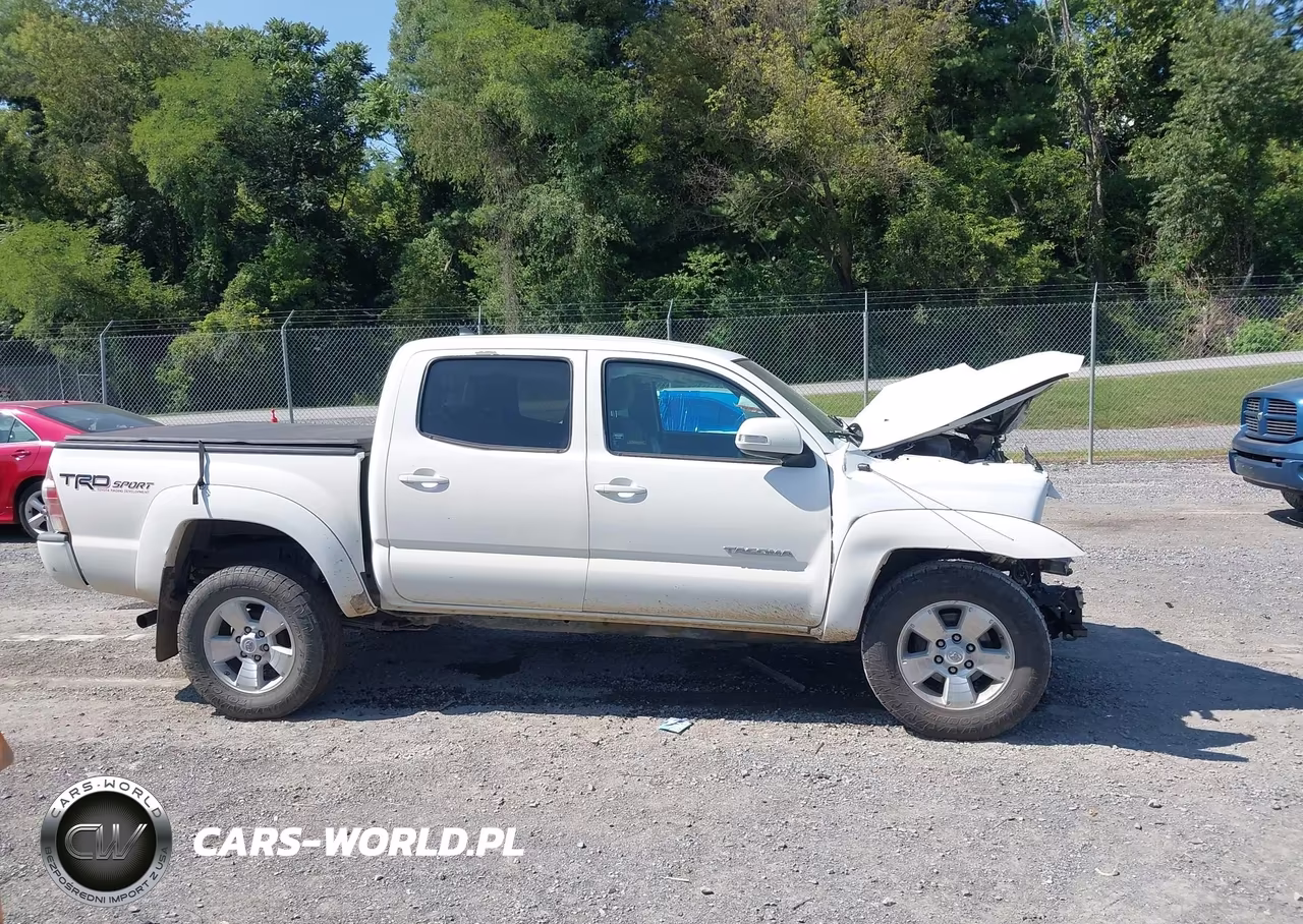 2015 Toyota Tacoma Base V6 VIN:3TMLU4EN1FM180804 - 13