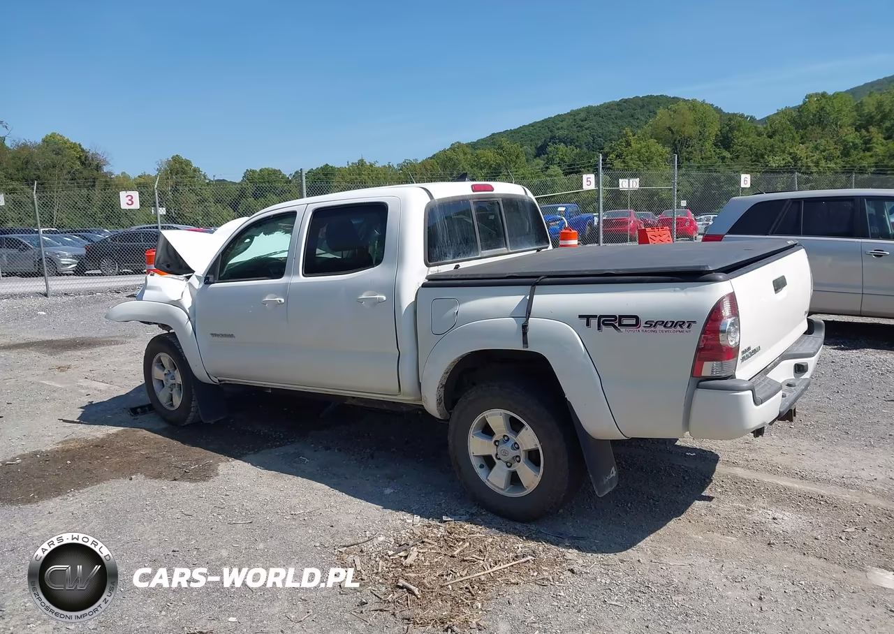 2015 Toyota Tacoma Base V6 VIN:3TMLU4EN1FM180804 - 14