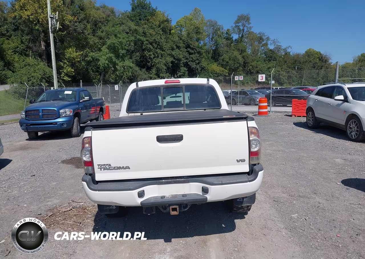 2015 Toyota Tacoma Base V6 VIN:3TMLU4EN1FM180804 - 16
