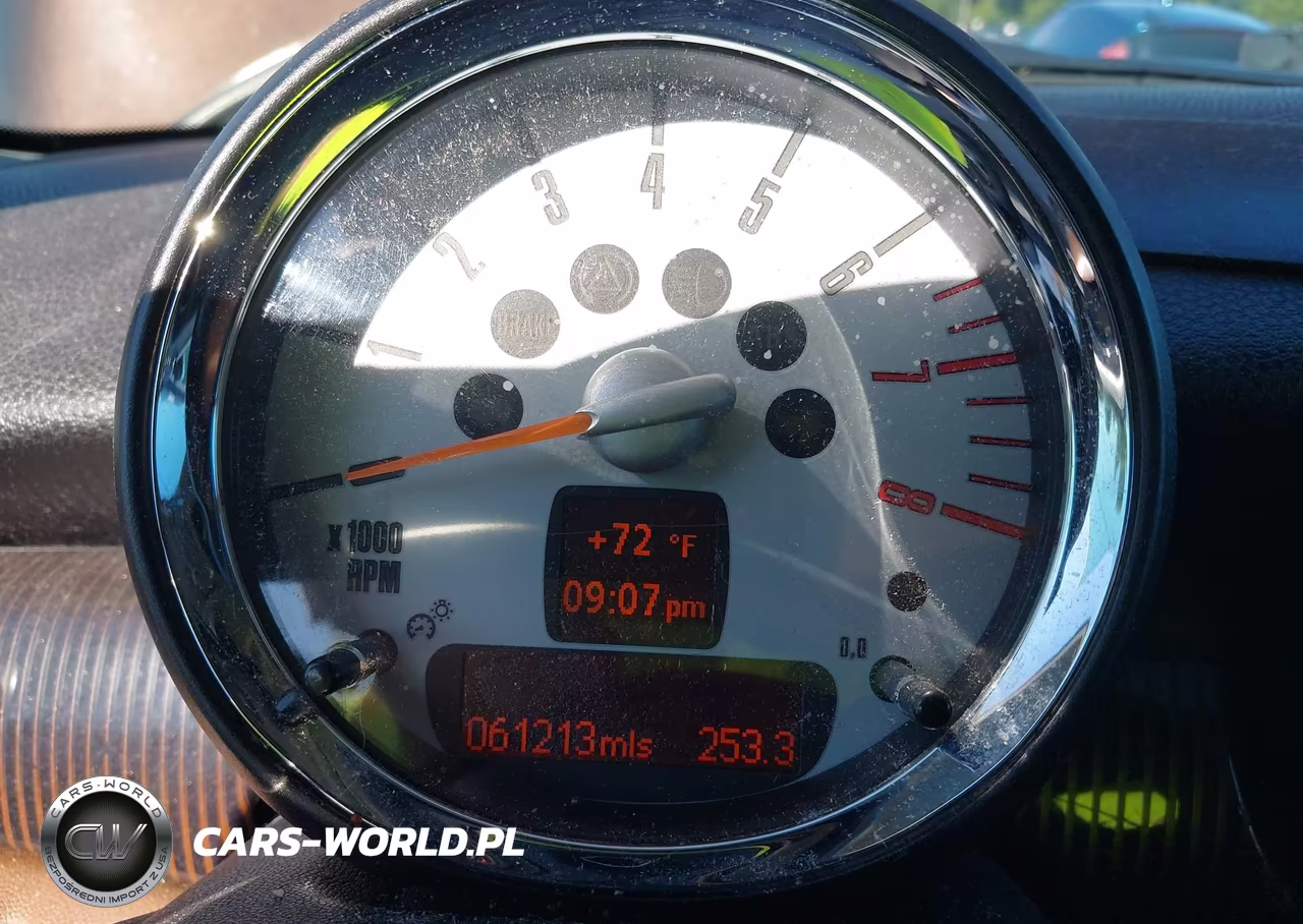 2010 Mini Cooper VIN:WMWMF3C57ATZ22738 - 7