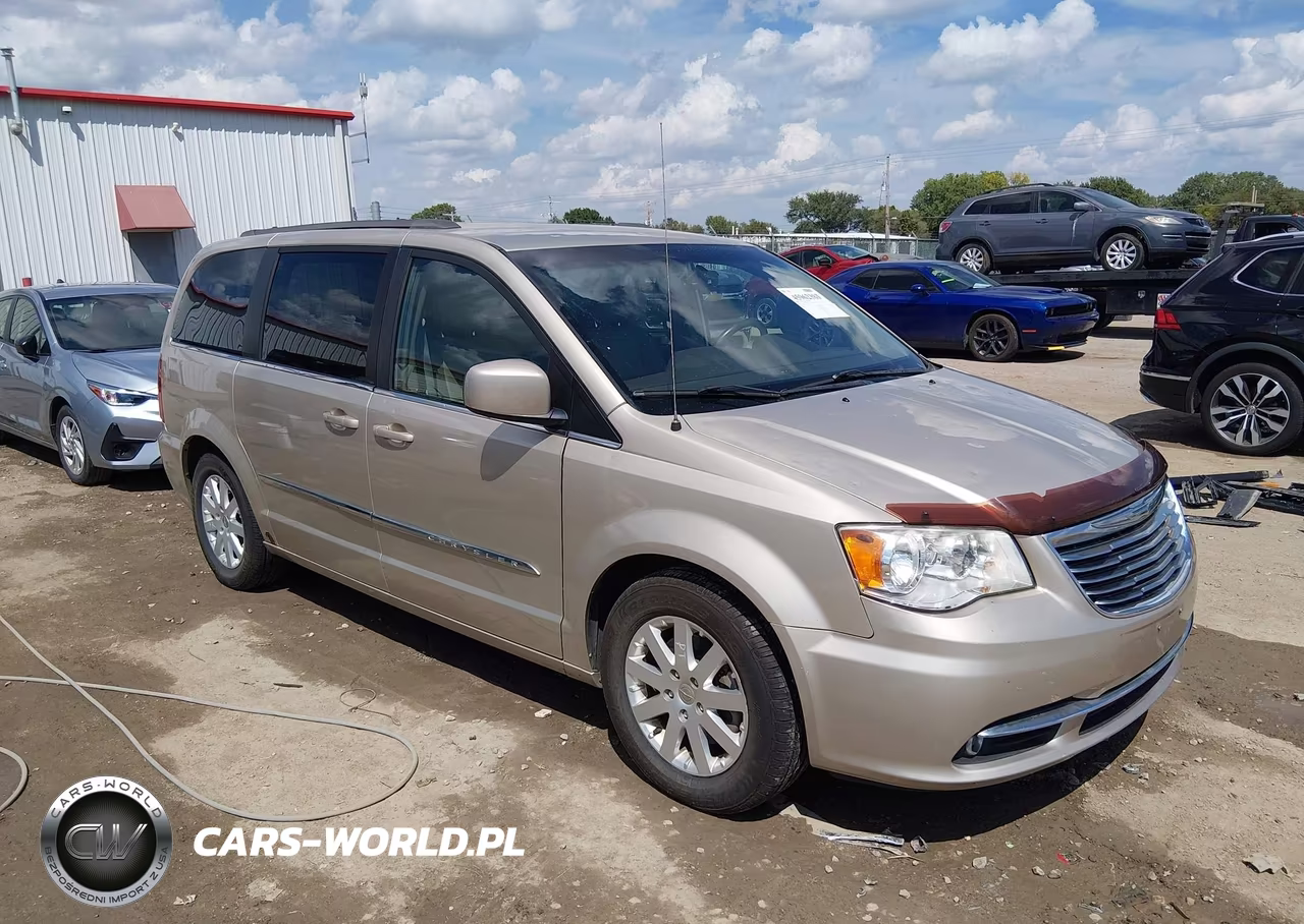2013 Chrysler Town & Country Touring – zdjęcie 1 z 16