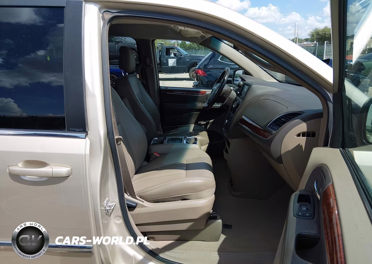 2013 Chrysler Town & Country Touring VIN:2C4RC1BG2DR539164 - 5