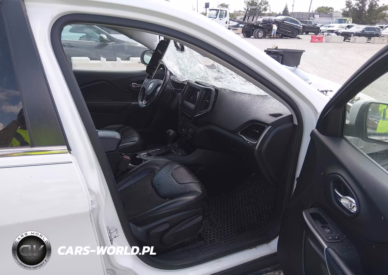 2020 Jeep Cherokee Latitude Plus 4X4 VIN:1C4PJMLB3LD569518 - 5