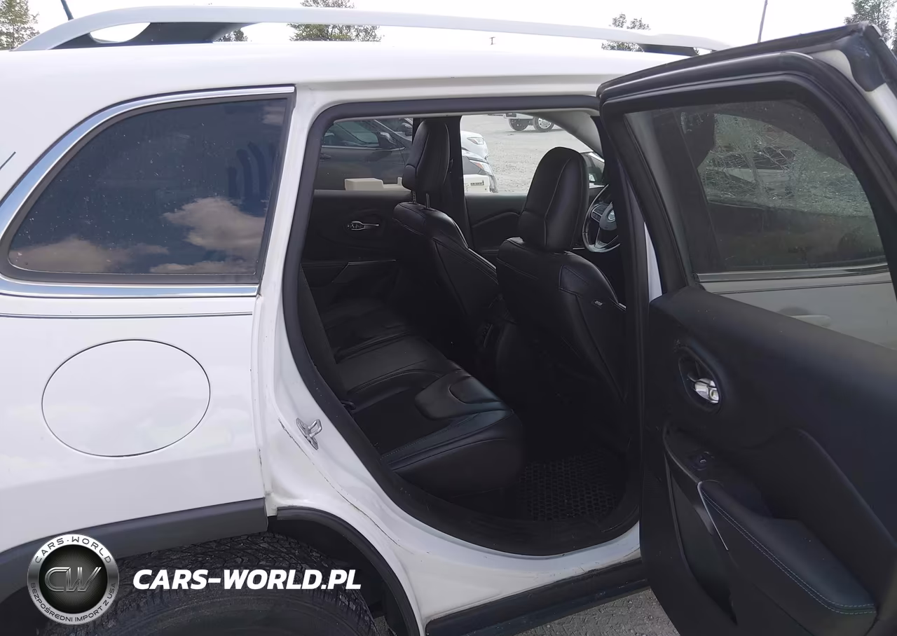 2020 Jeep Cherokee Latitude Plus 4X4 VIN:1C4PJMLB3LD569518 - 8