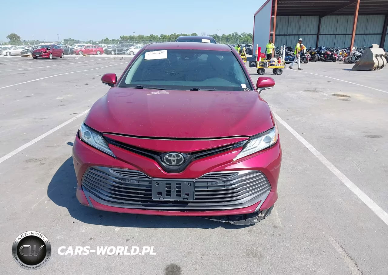 2018 Toyota Camry Xle VIN:4T1B11HK5JU556103 - 10