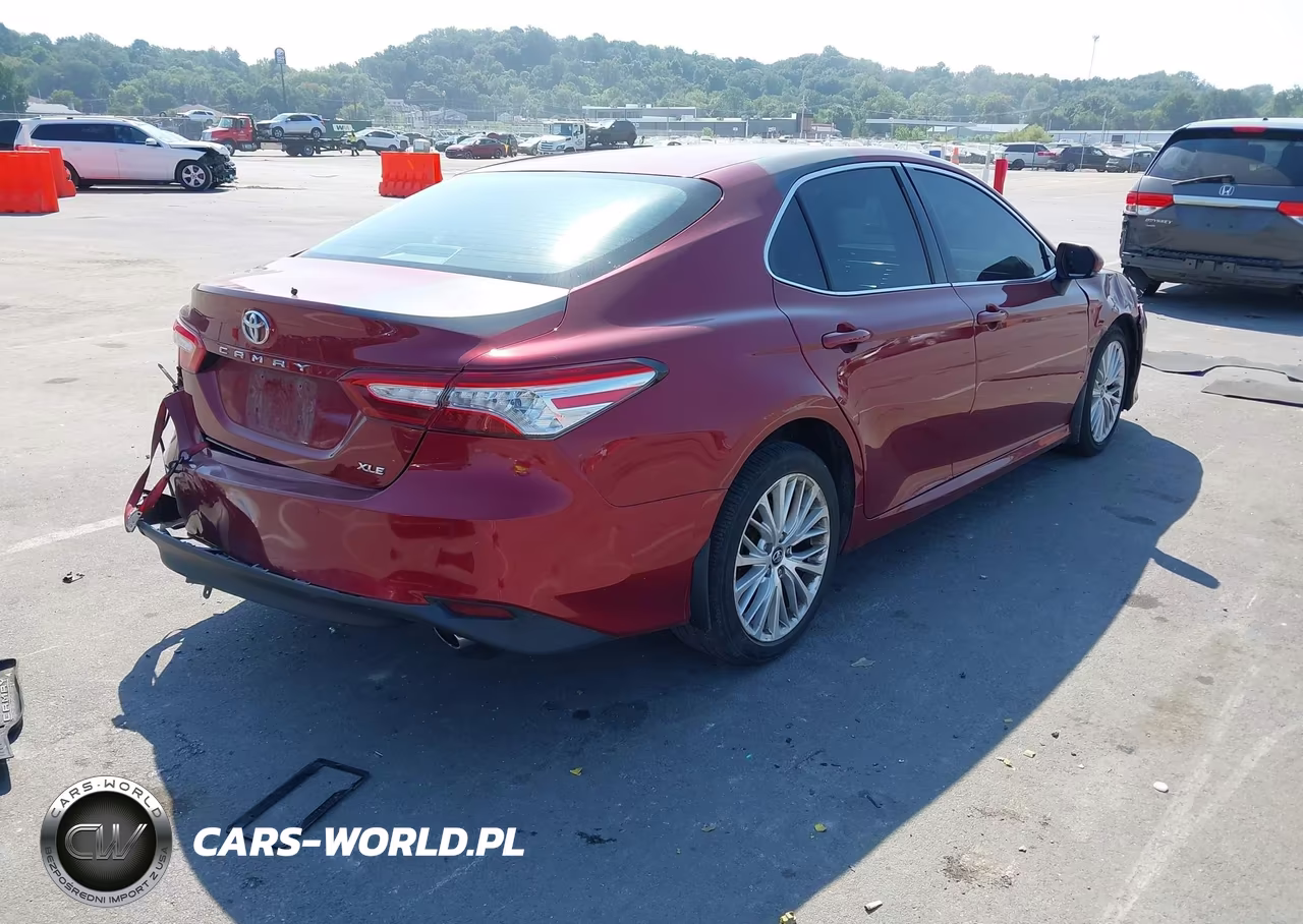 2018 Toyota Camry Xle VIN:4T1B11HK5JU556103 - 4