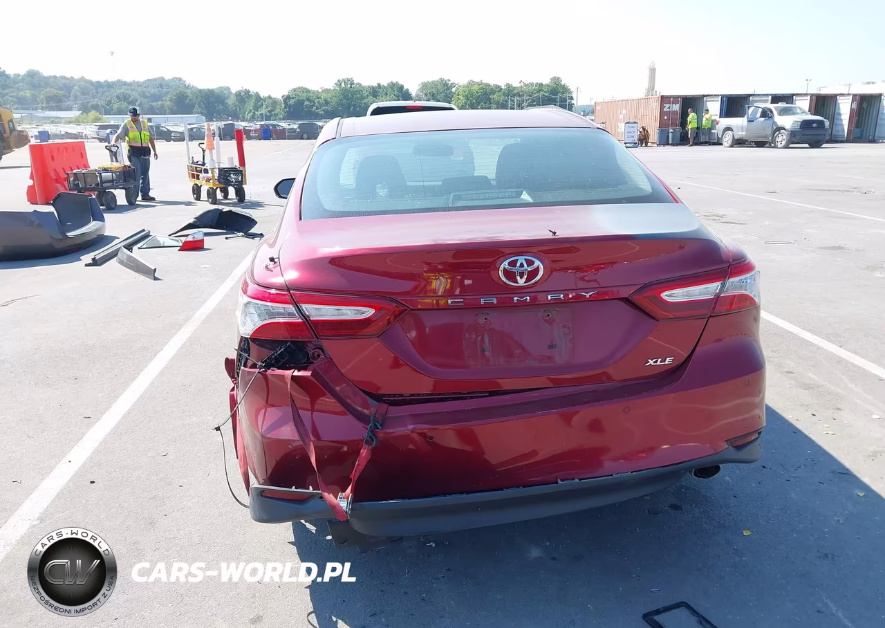 2018 Toyota Camry Xle VIN:4T1B11HK5JU556103 - 5