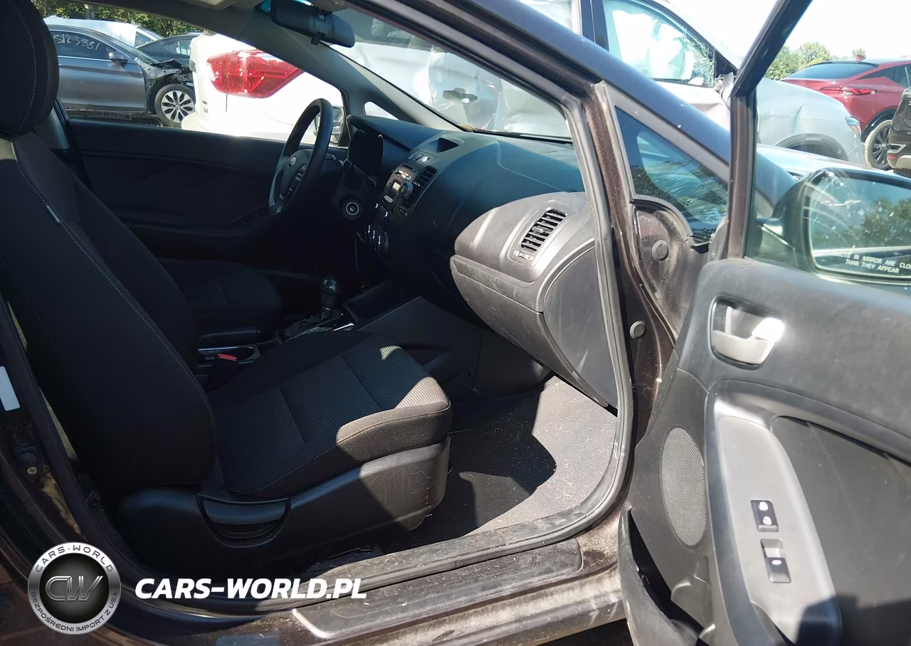 2018 Kia Forte Lx VIN:3KPFK4A77JE216315 - 5
